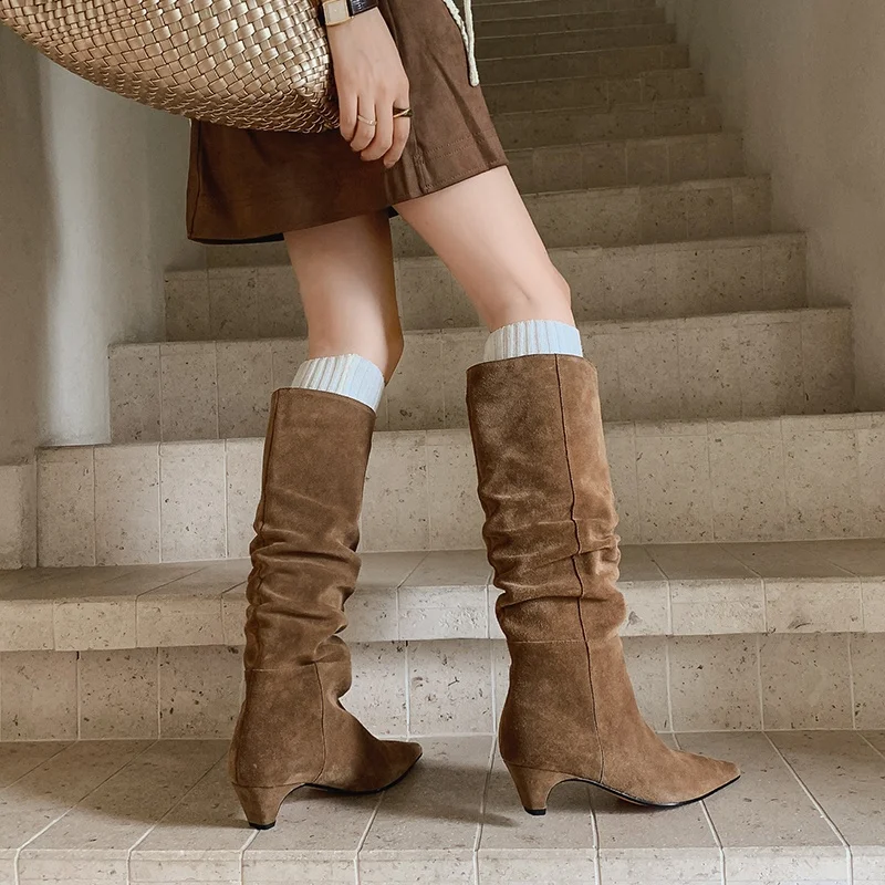 

Осенние женские сапоги 2024, женская обувь из коровьей замши, женские сапоги до колена без шнуровки на тонком каблуке с острым носком, современные женские сапоги в стиле вестерн