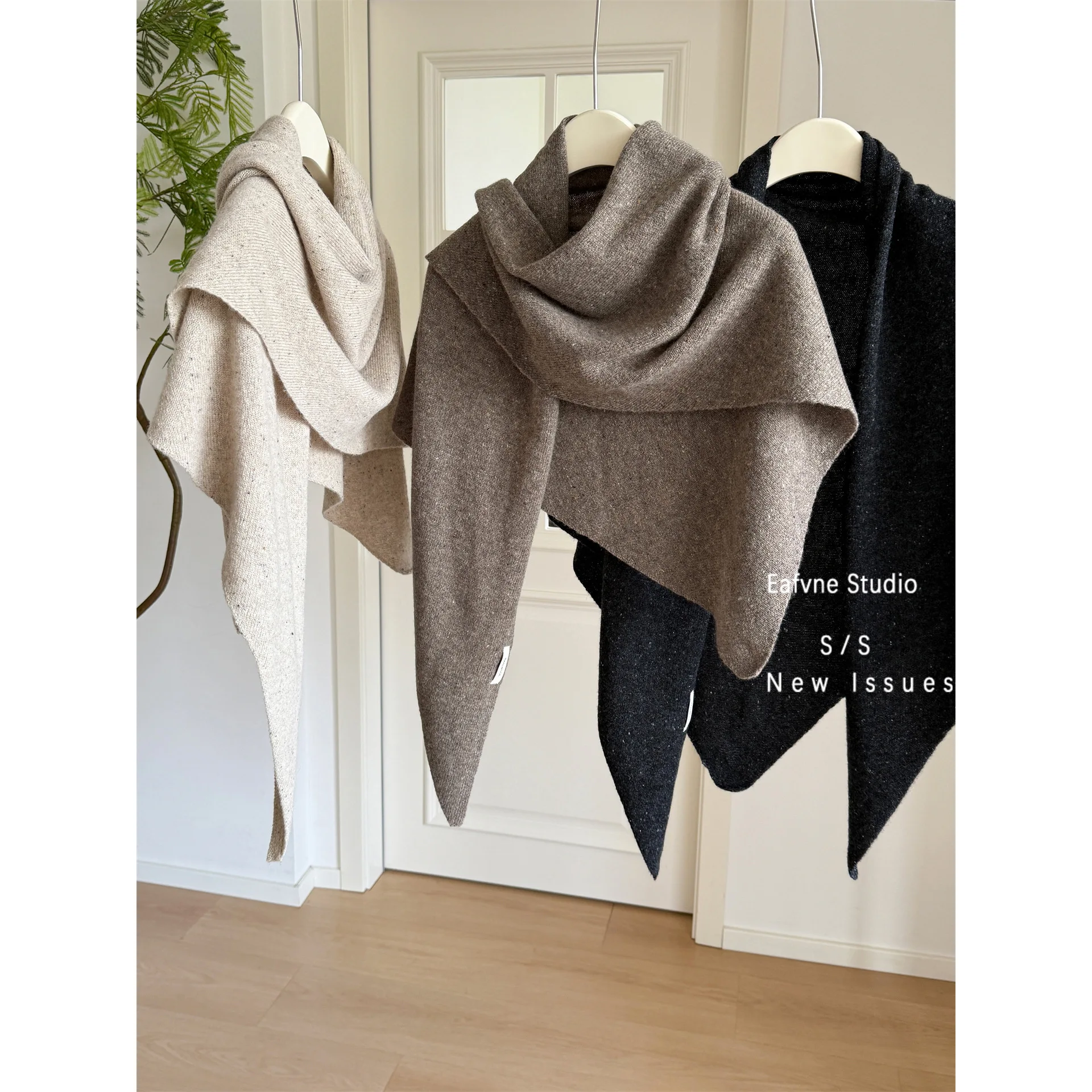 

Old Money Style Winter 100% Wool Thickened Large Plus Triangle Scarf Shawl Korean Elegant Ladies Neck Warm Soft Lady Collar