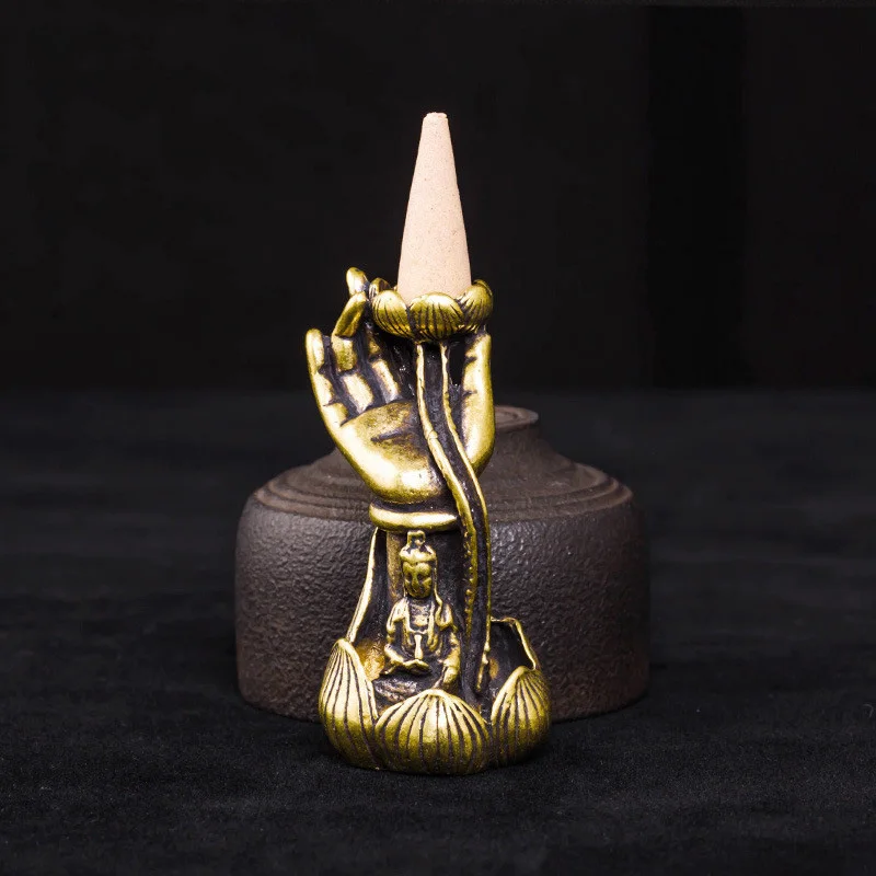 Antique Copper Buddha Statue Hand Holding Lotus Leaf Backflow Incense Burner Brass GuanYin Figurines Miniatures Desktop Ornament
