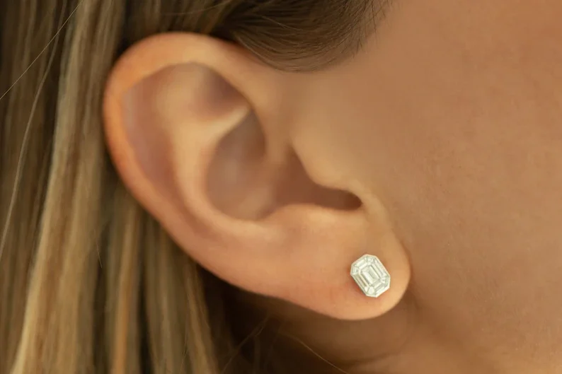 Lo más nuevo de 2023 pendientes de diamantes 14k F Color VVS claridad 1,00 Ctw cada aspecto ilusión de corte esmeralda conjunto pendientes de tuerca con corte escalonado