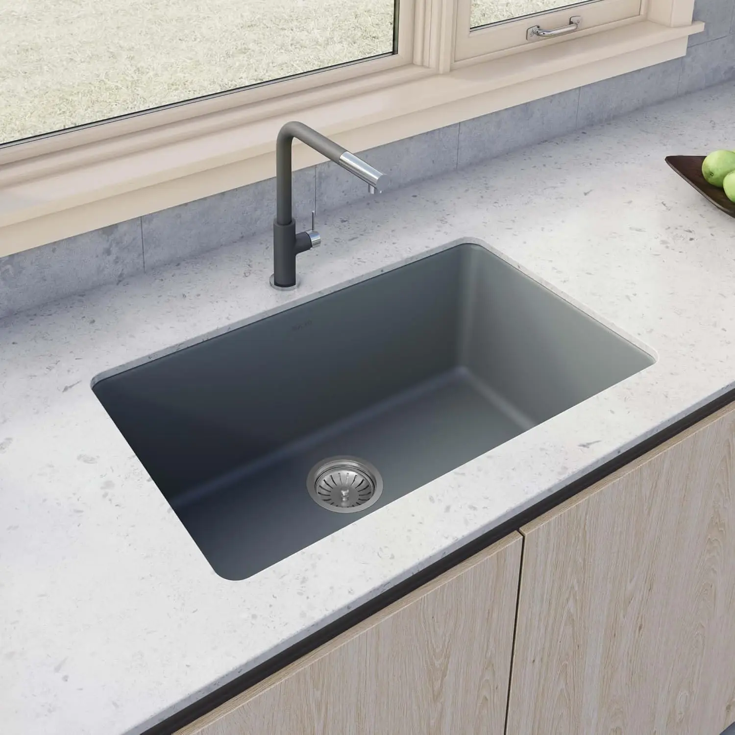 Made of stainless steel – protects the bottom of the sink from impact and scratches and allows water to flow freely.