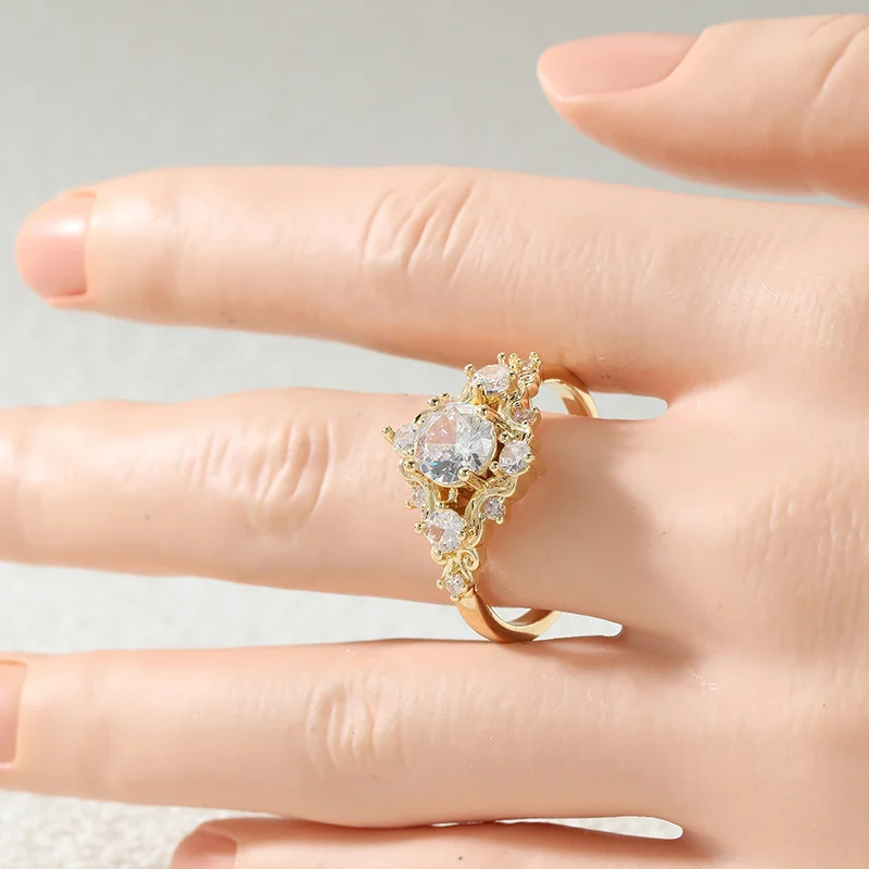 Ladies' Exquisite Luxury Wedding Ring Wrapped Around Vines Inlay Synthetic Zircon Elegant Ring Banquet Dinner Charm Jewelry