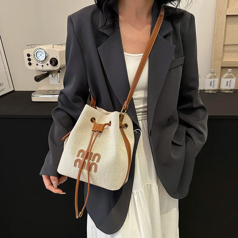 

Fashion Women Canvas Bucket Bag Large Capacity Crossbody Bag Teenage Simple Leisure Shoulder Bag Advanced Letter Decoration
