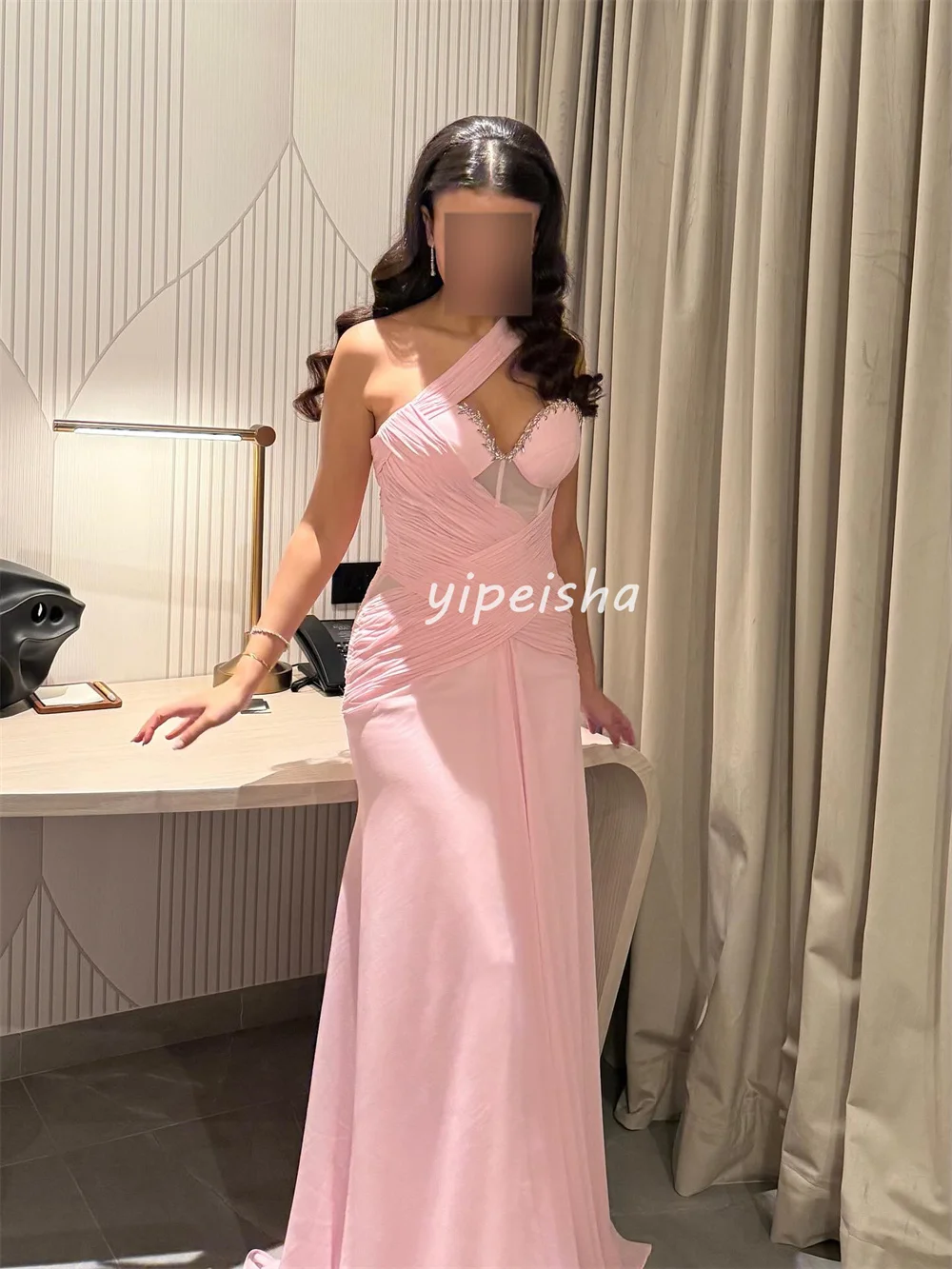 Maßgeschneiderte Retro Pastrol Chiffon Falten drapierte Strass Meerjungfrau One-Shoulder lange Kleider maßgeschneiderte Anlasskleider elegant sexy – Detail 6