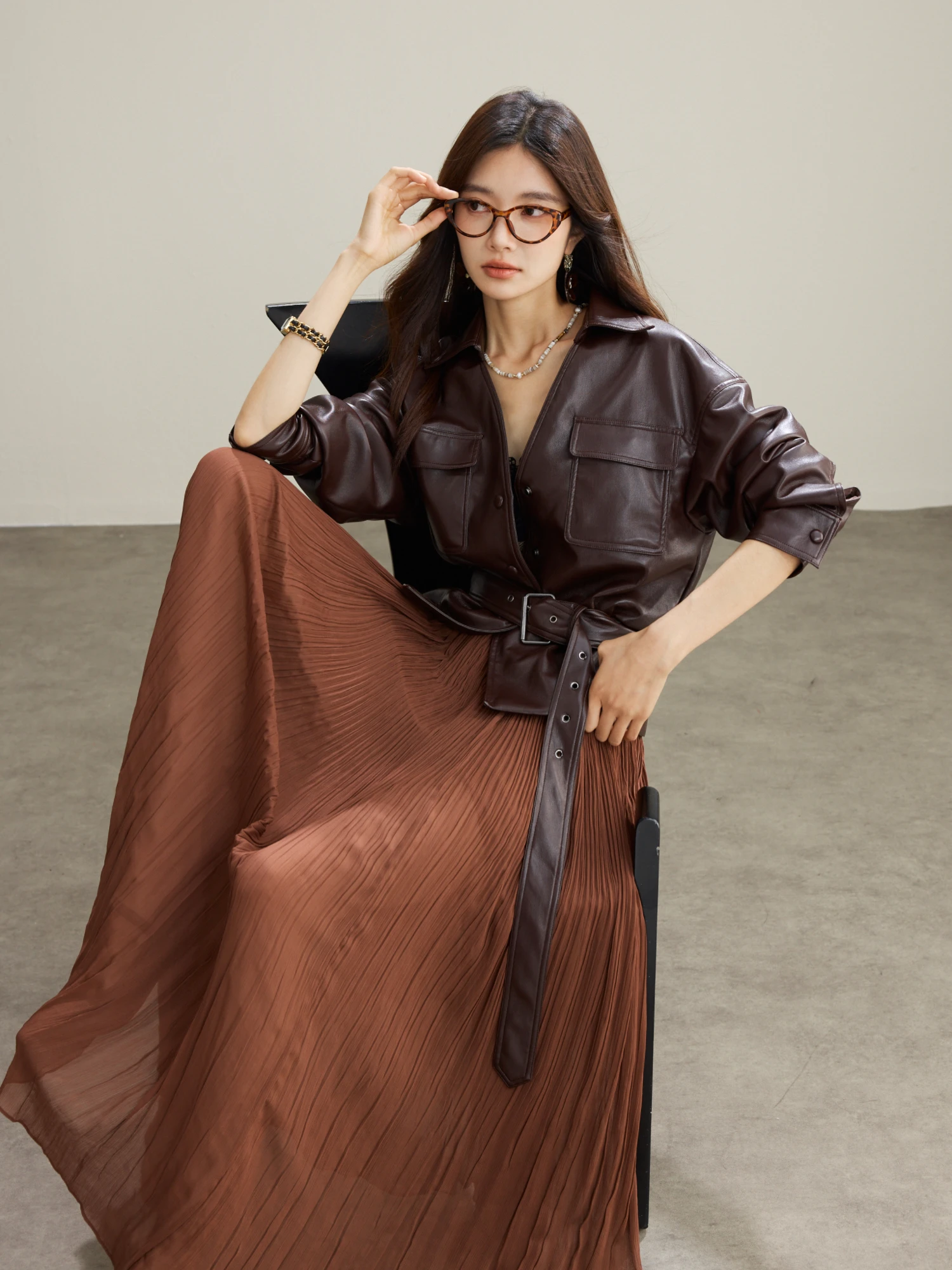 

Высококачественная коричневая кожаная куртка для женщин, осень 2023, новое винтажное пальто из белковой искусственной кожи Sle, подходит для поездок на работу