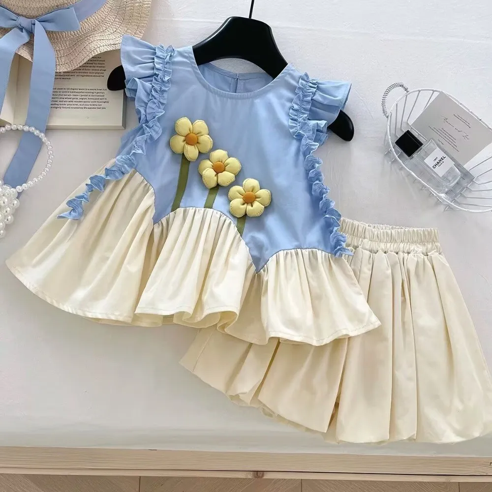 Verão nova manga voadora camiseta topos + shorts conjunto de duas peças casual 3d flor retalhos roupas da menina plissado doce crianças wear
