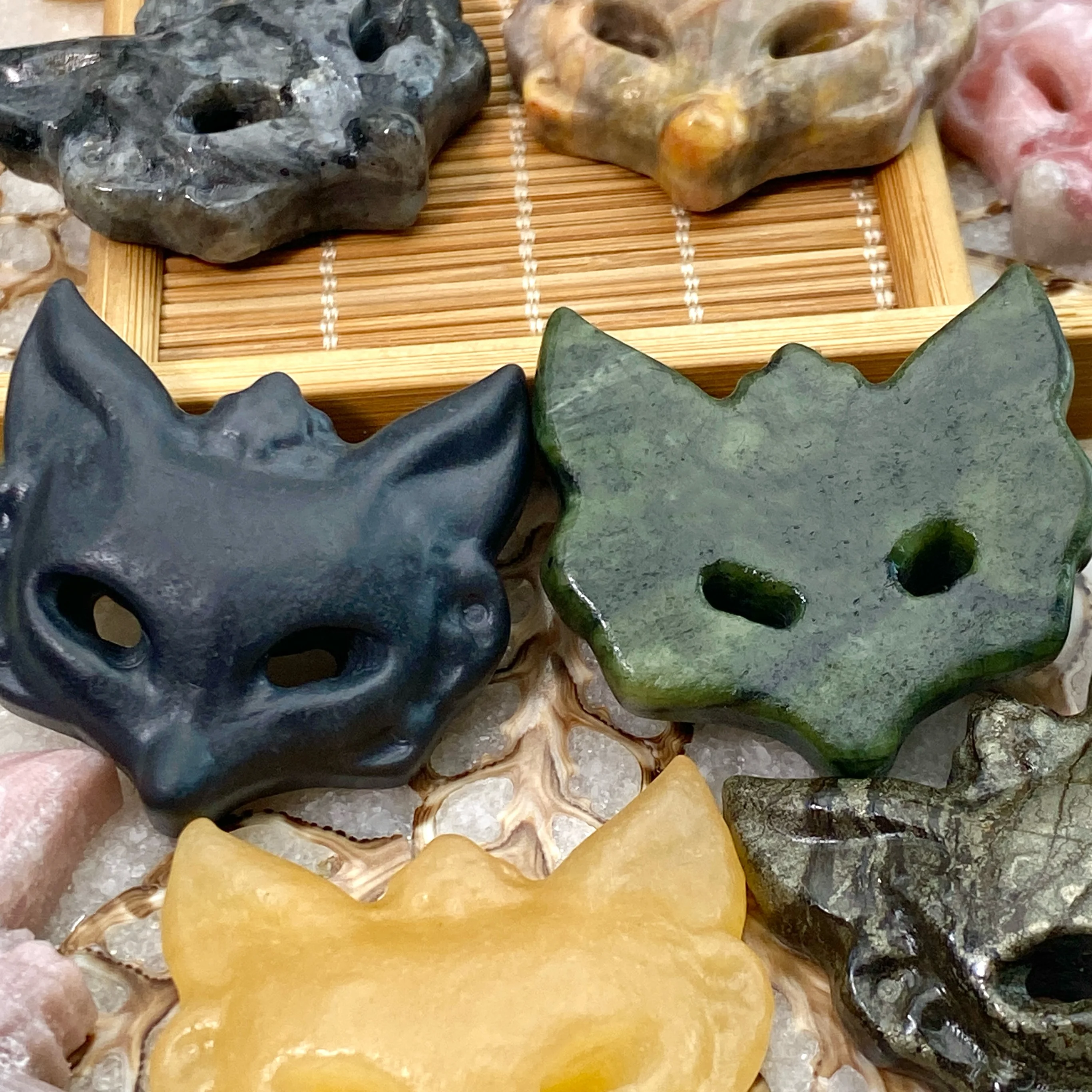 1PC Hand-Carved Fox Mask-Cute Animal Demon Design with Gradient,Perfect for Halloween,Christmas&Valentine's Day Decor,Home Decor