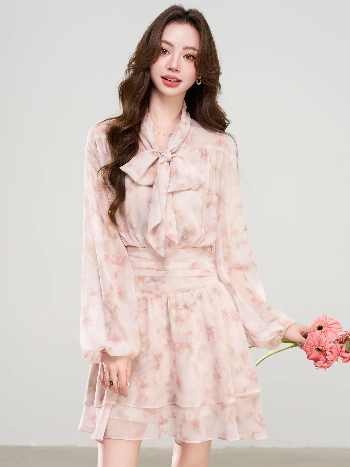

Elegant Floral Print Chiffon Dress Women's Spring Autumn 2026 New Waist Cinching Slim A-Line Short Skirt French Style Long Sl...