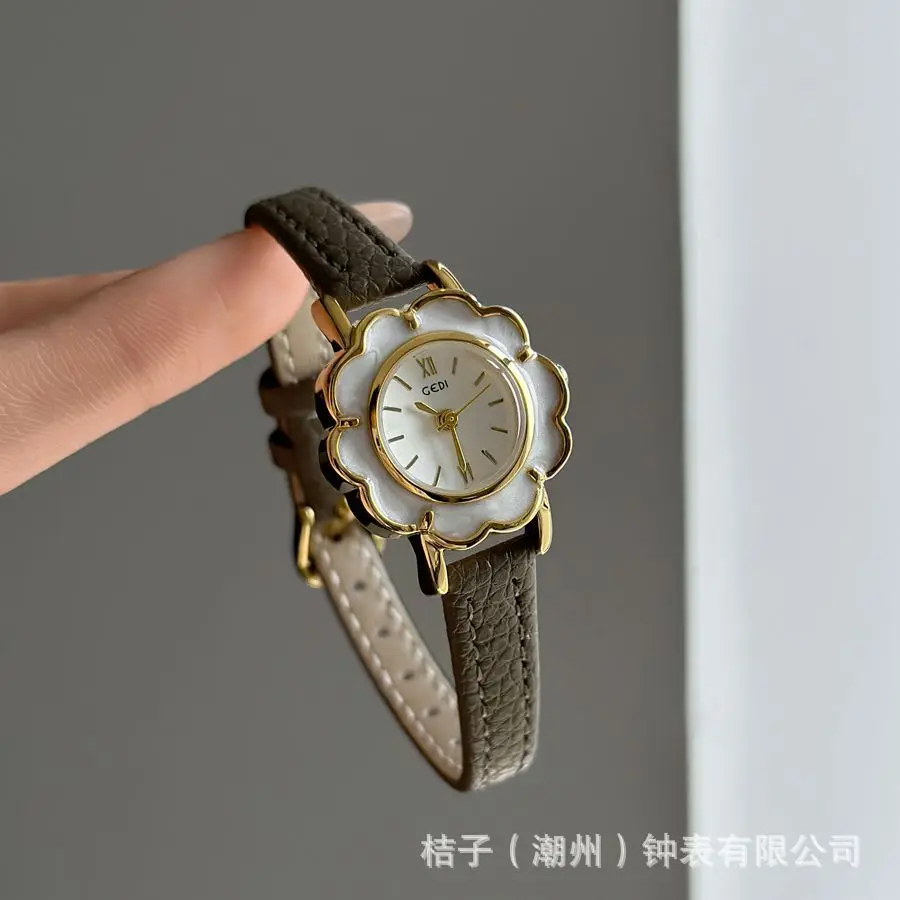 New Fashion Camellia Belt Quartz Women's Watch  Golden Three-dimensional Hook Edge Flowers Special Gift for Lady Match Clothes