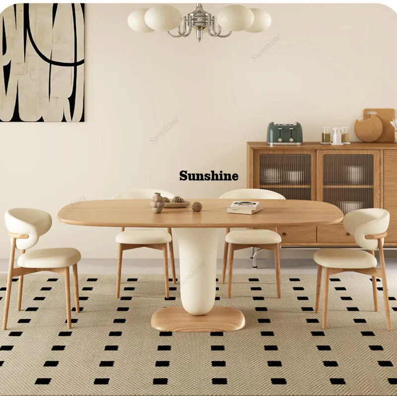 

Прямоугольный обеденный стол из массива дерева в скандинавском стиле, кремового цвета, для квартиры.