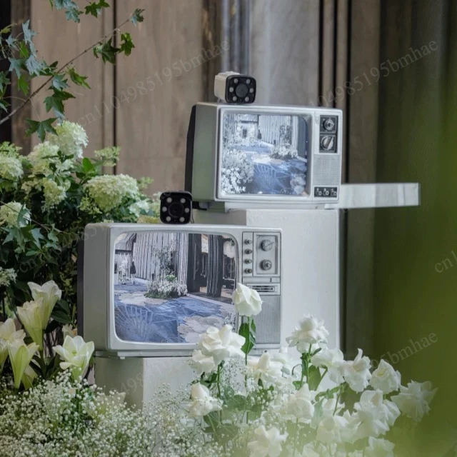 7080 nostalgic retro old-fashioned black and white TV changed to LCD advertising machine can be played by USB stick