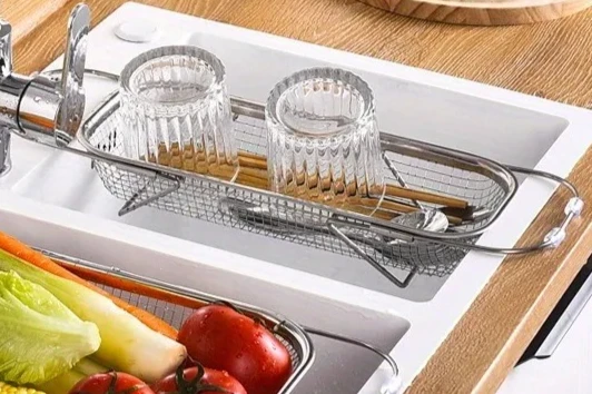 

1 Set Stainless Steel Over Sink Colander with Telescopic Handle - Metal Mesh Strainer Basket for Washing Fruits & Vegetables