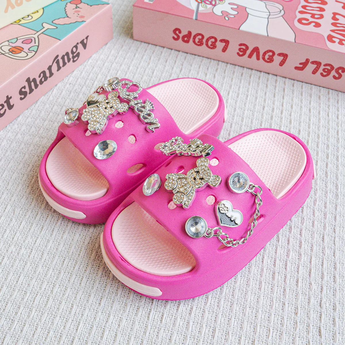 New Popular Cartoon Silver Bear Versatile Eva Slippers for Boys and Girls, Fashionable Dual-Color Soft-Soled Non-Slip Sandals 831