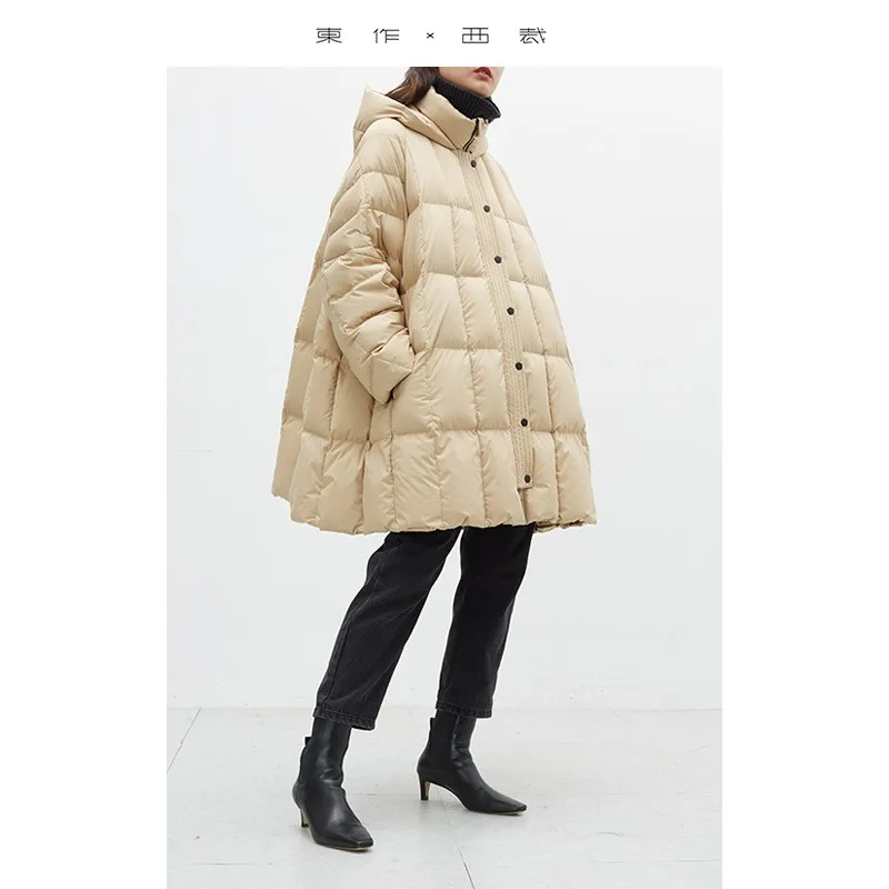 Riempito con piumino d'anatra bianco da 240 g ~ Piumino stile mantello ispirato al design Cappotto di media lunghezza a trapezio Nuovi abiti da donna 2025 Inverno