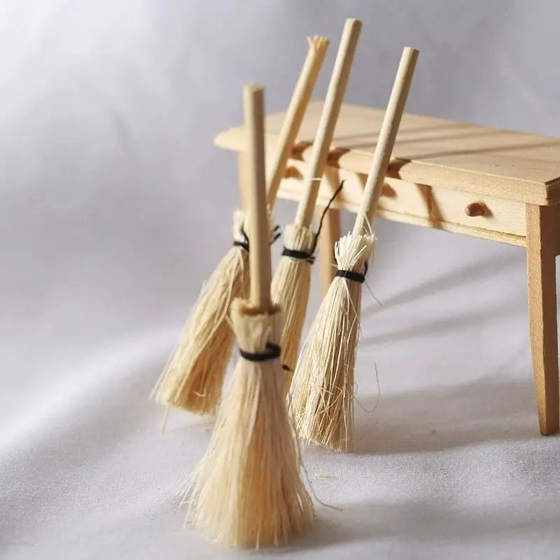 Juego de 4 Mini Escobas Blancas y Fregonas Naturales Tejidas a Mano para Suculentas en Miniatura