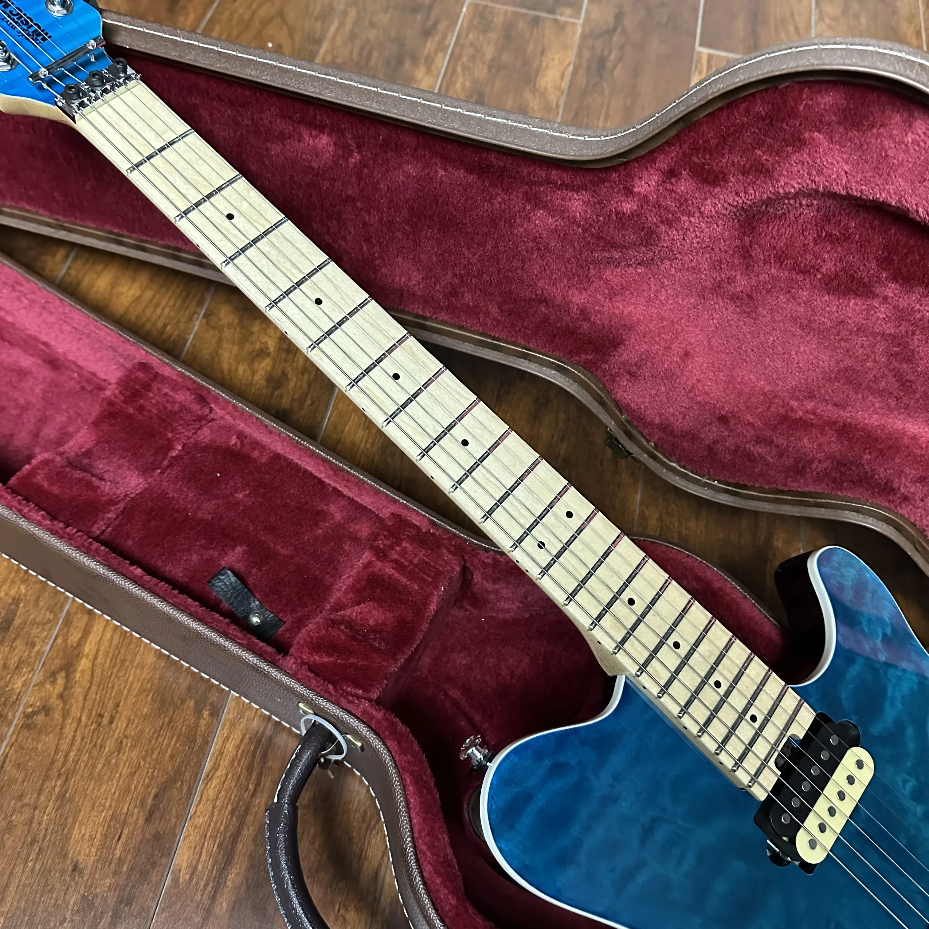 Musicman olp niebieski pikowany top klonowy gitara elektryczna solidny mahoniowy korpus z gitarą Floydrose Tremolo tylko