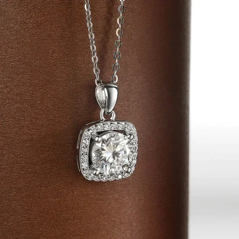 2026 New Round Zircon Inlaid Necklace, Trendy and Dazzling New Personalized Geometric Design Square Bride Eternal Wearing Style