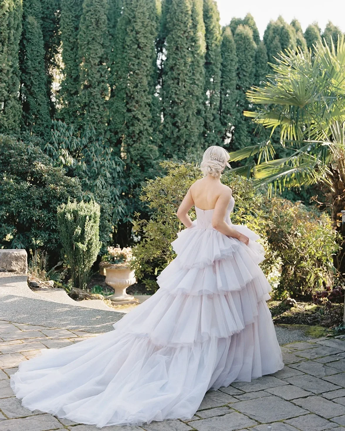 Elegante luz lilás em camadas vestidos de casamento sem alças em camadas tule vestido de noiva até o chão vestidos de baile