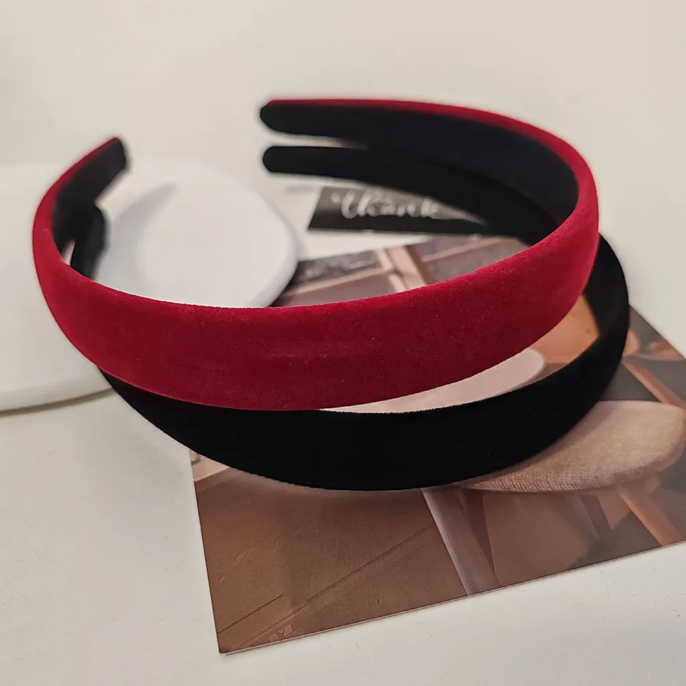 2 Stück europäisches und amerikanisches rotes schwarzes Samt-Stirnband für Damen und Mädchen, elegantes Haarband für Urlaub, Party, Haarschmuck – Detail 2