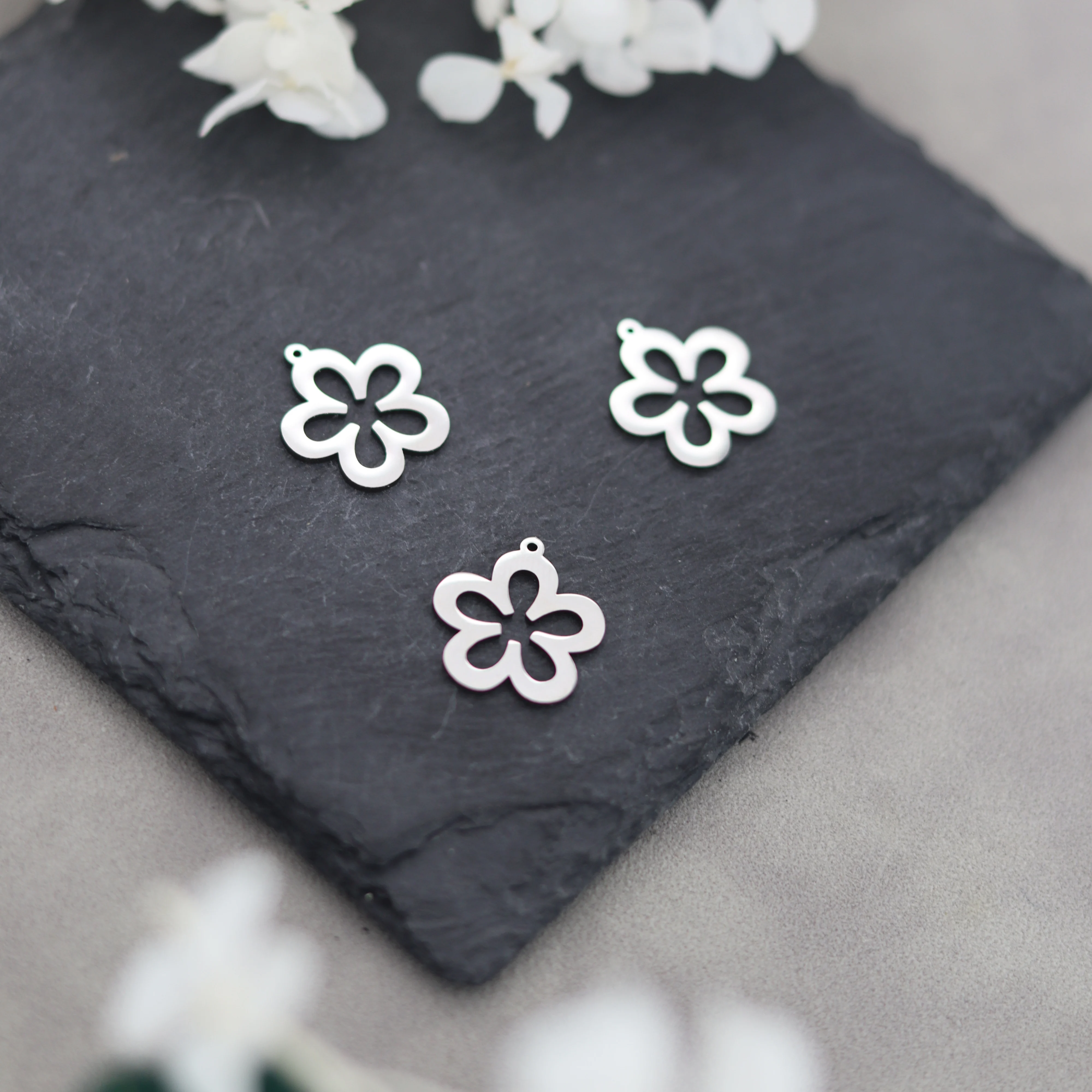 3pcs Hollow Five-petaled Flower Charms DIY Jewelry Stainless Steel Pendant for Jewelry Making Vintage Bracelets Earrings Finding