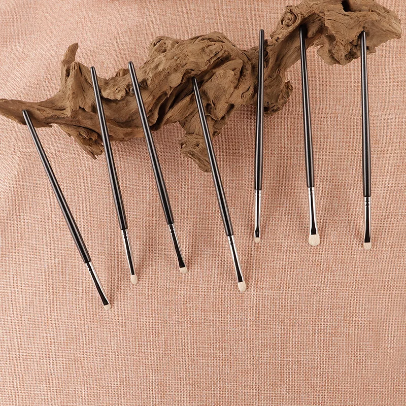 1pc ホワイトポニーヘアアイシャドウメイクブラシ小さな汚れ防止精密折り目ディテールベベルアイシャドウメイクアップブラシライナーリップ