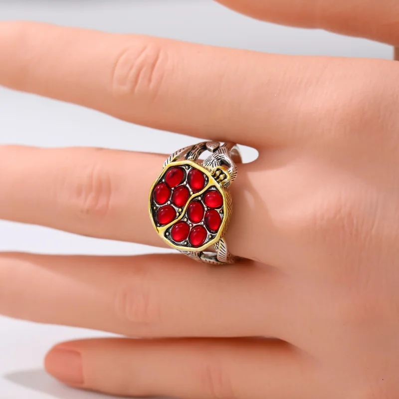 Gothic Style Vintage Synthetic Ruby Pomegranate Two Colors Ring for Women Elegant Luxury Banquet Celebration Jewelry Accessories