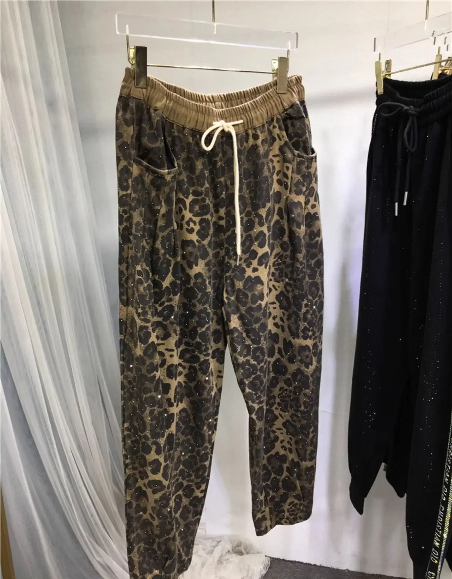 Productos europeos, industria pesada, pantalones Harlan de lujo con diamantes calientes, pantalones casuales de cintura elástica para mujer, pantalones nuevos de otoño con estampado de leopardo