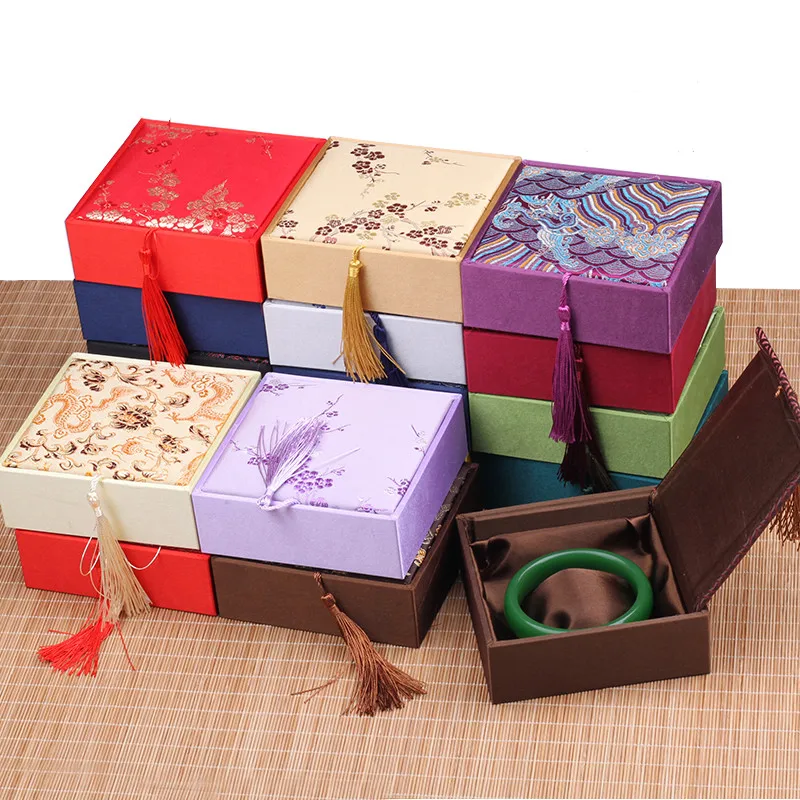 

12x12x4cm Big Tassel Cotton Filled Jewelry Gift Box Bangle Bracelet Storage Case Square Packaging Chinese Silk Brocade Boxes