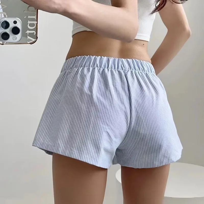 شورت كاجوال بطباعة مخططة للنساء بخصر مطاطي وزر أنيق ملابس خروج أنيقة أساسية Y2K شورت فضفاض