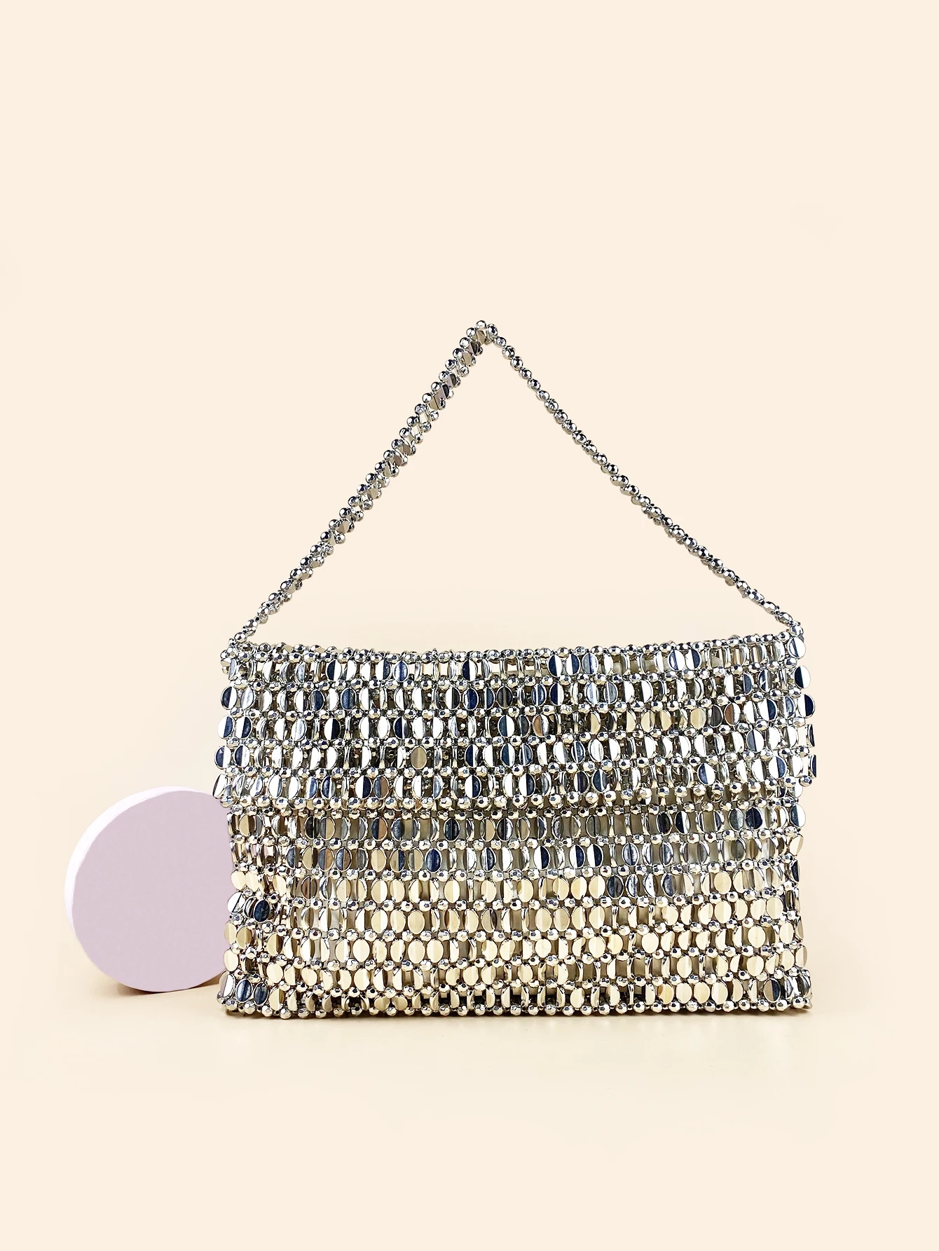 

New Fashionable and Personalized Metal Retro Hollow Beaded Weaving Handbag with Small Design for Women's Handbag