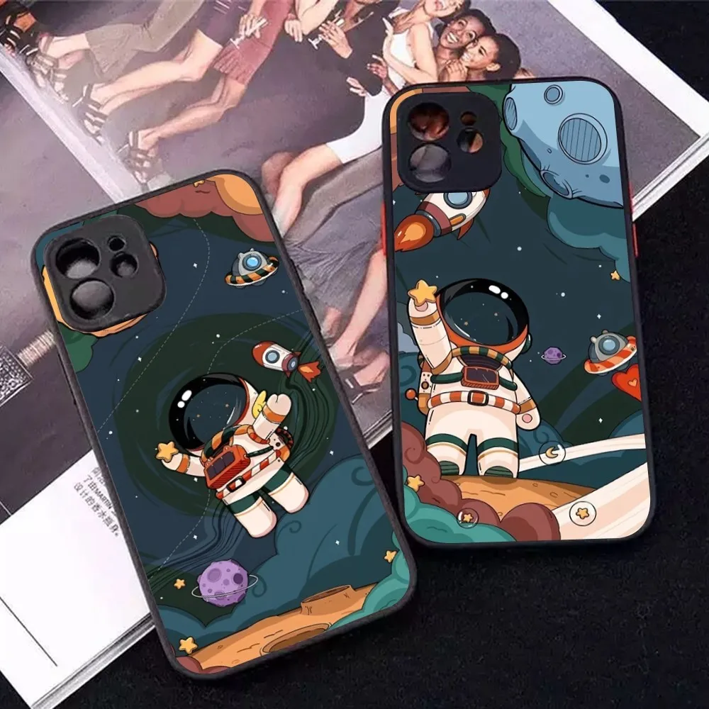 

Cartoon Astronaut Phone Case For IPhone 14 11 12 13 Mini Pro Max 8 7 Plus X XR XS MAX Translucent Matte Cover