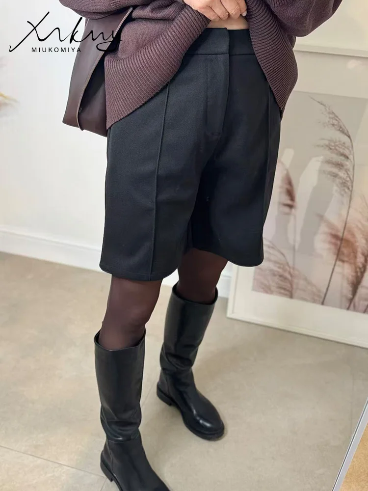 Women's Thick Wool Bermuda Shorts - Warm Office Wear in Black