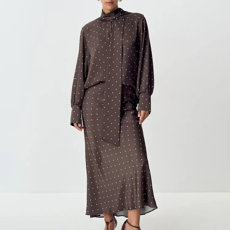 

Осенний женский комплект: рубашка с длинными рукавами и шнуровкой + юбка миди с высокой талией, комплект из двух предметов, юбка с принтом в горошек из сатина.