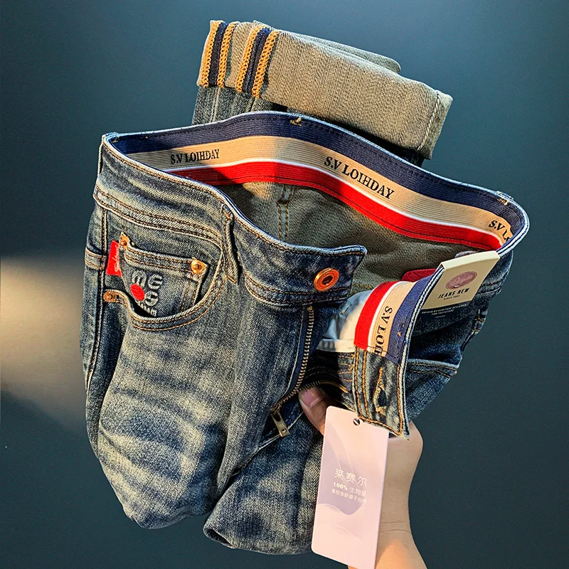 High-end retro gewassen denim jeans voor heren in noodlijdende rechte pijpen, casual ontwerp, trendy merk bedrukte slim fit broek