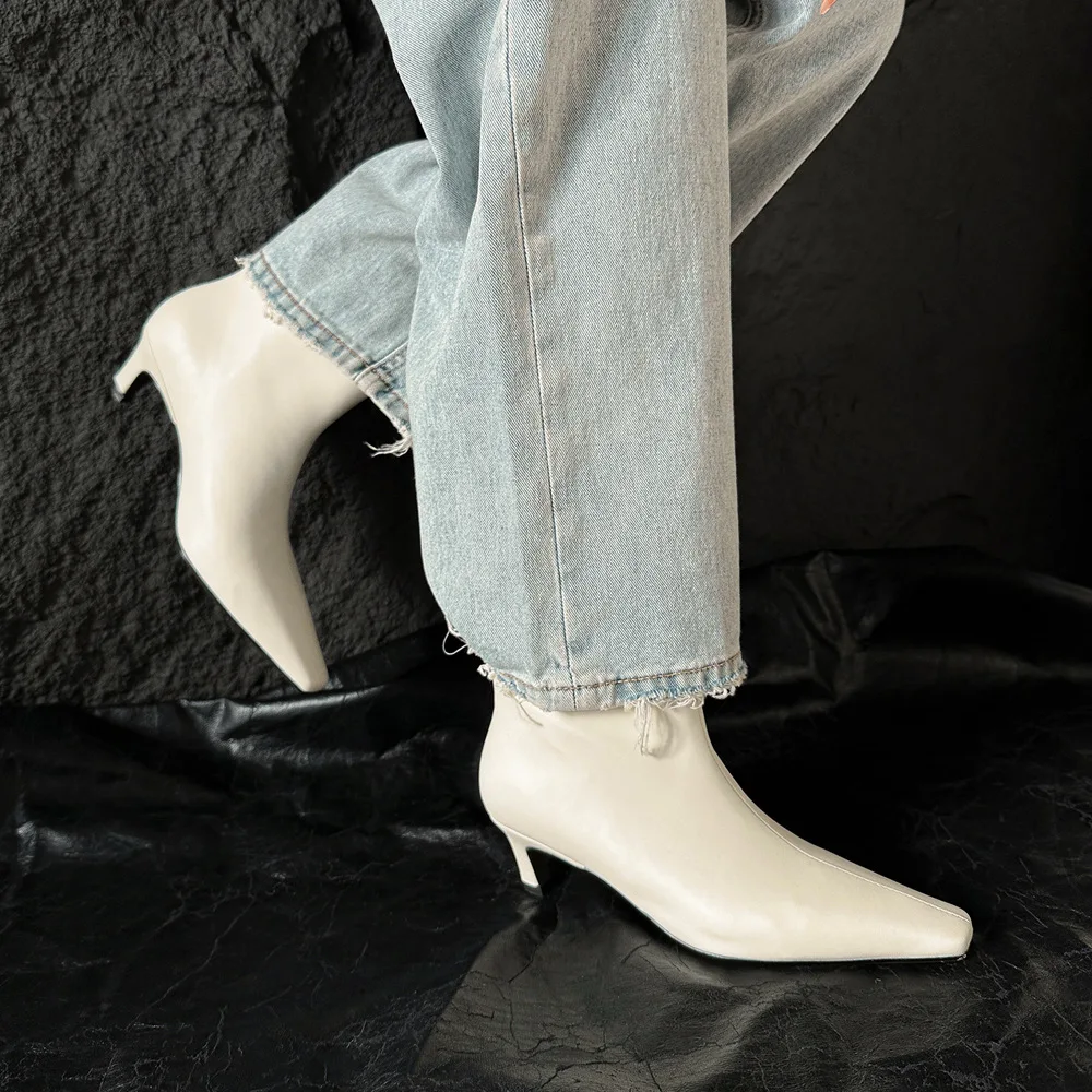 

Arden Furtado 2024 White Cowhide Short boots Square-head Pull-on Stilettos heels Modern boots Simple style Large size boots