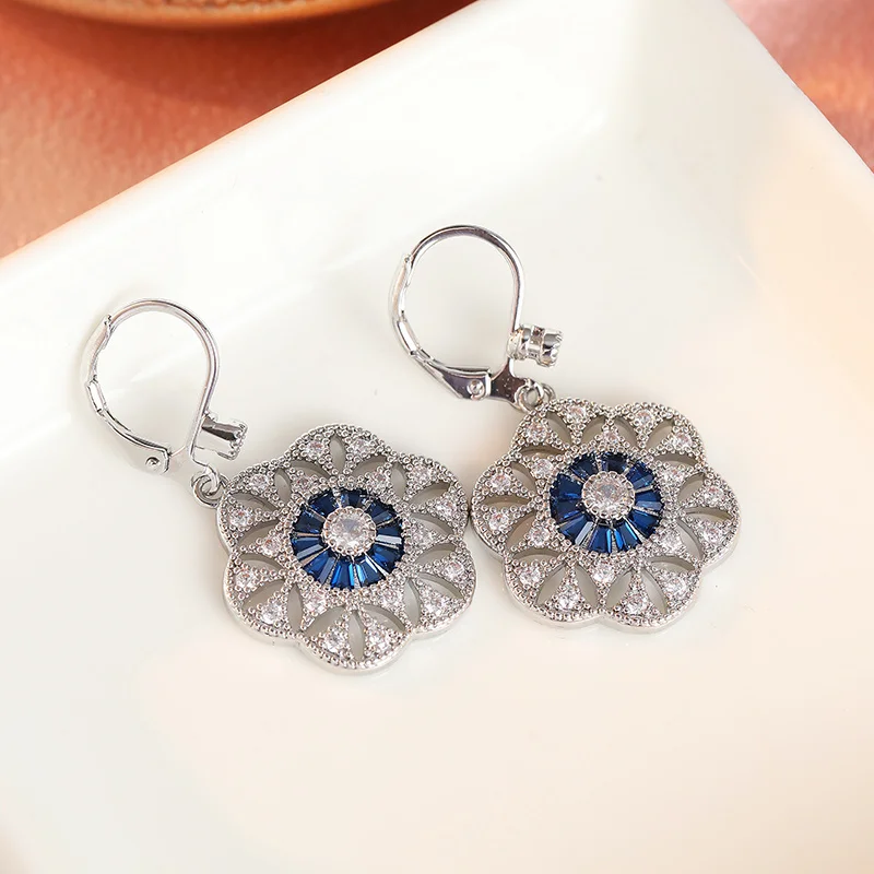 Damen-Ohrringe mit Blumenform-Anhänger, eingelegter Kubikzirkon, vielseitige, exquisite Luxus-Ohrringe für Hochzeiten und Bankette, Schmuck