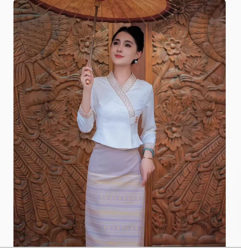 

Two piece set of traditional retro ethnic style clothing of the Dai ethnic group in Xishuangbanna