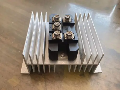 MDS150A Puente rectificador de diodo trifásico 150A Amp 1600V Puente rectificador con disipador de calor 125 mm x 90 mm x 50 mm