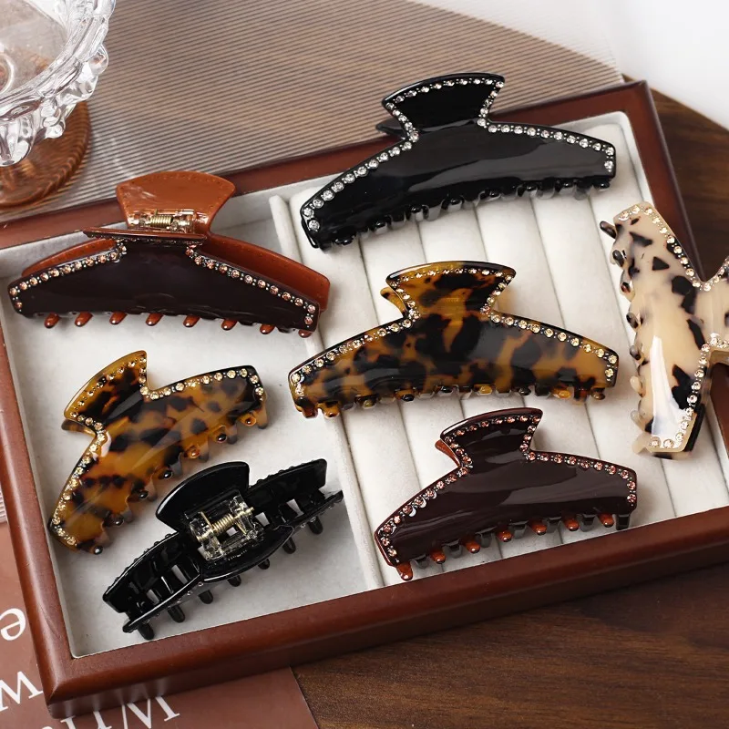 

Luxury-inspired acetate rhinestone hair clip for women Sophisticated shark clip Elegant hair accessory for high ponytails
