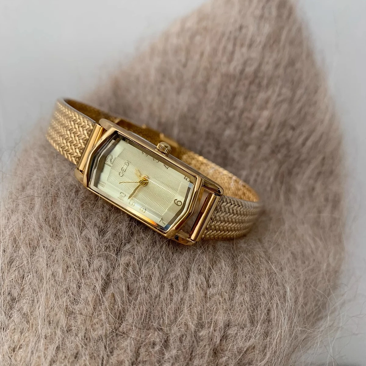 Light Luxury Niche High-end Square Small Gold Watch Exquisite Temperament Versatile Wheat Ears with Quartz Watch Women