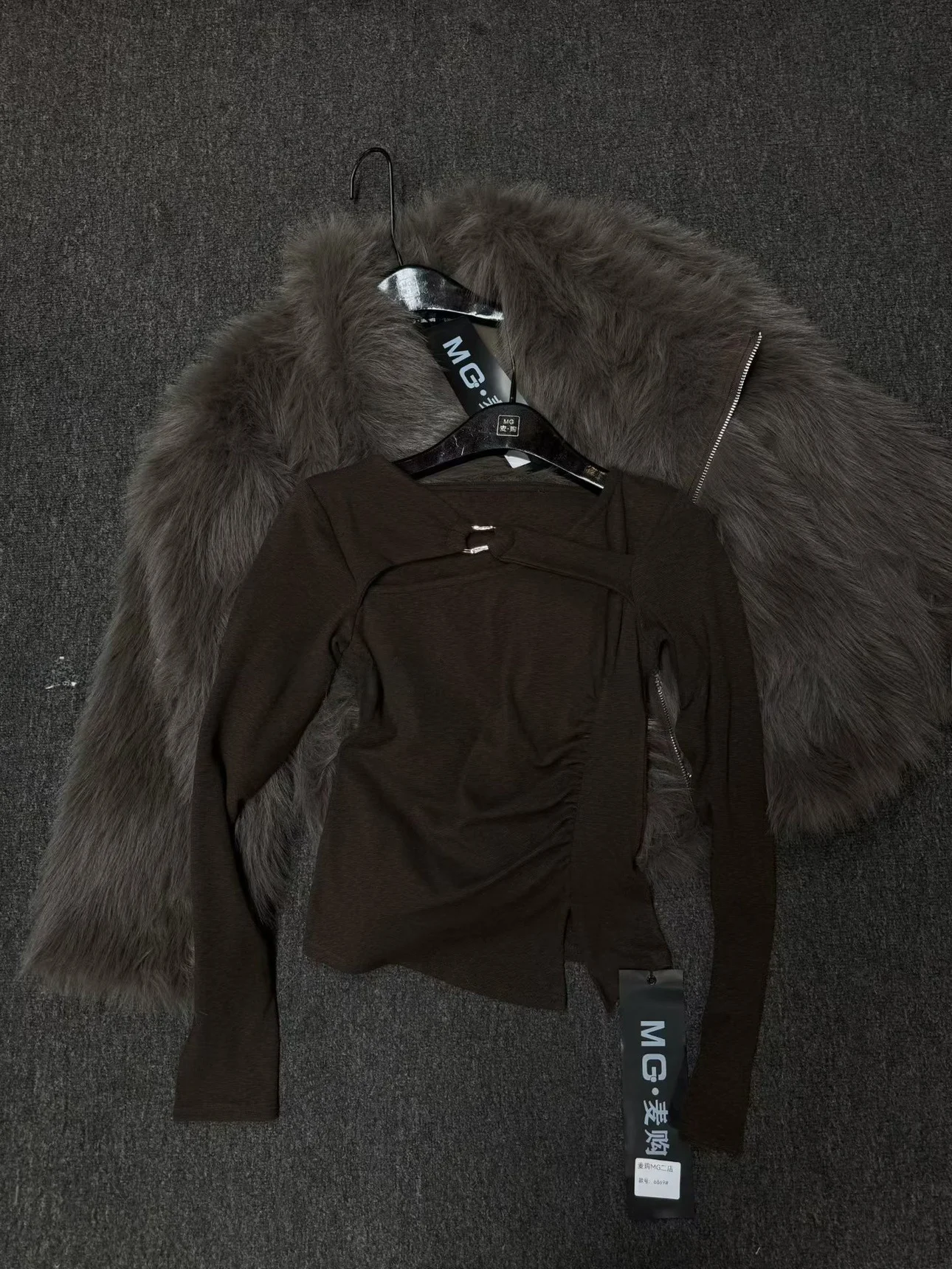 

McGou 2025 Winter Korean Version Design Hollow out Long Sve Women's T-irt Slim Fit Fce oulder Pad Soft Comfortable