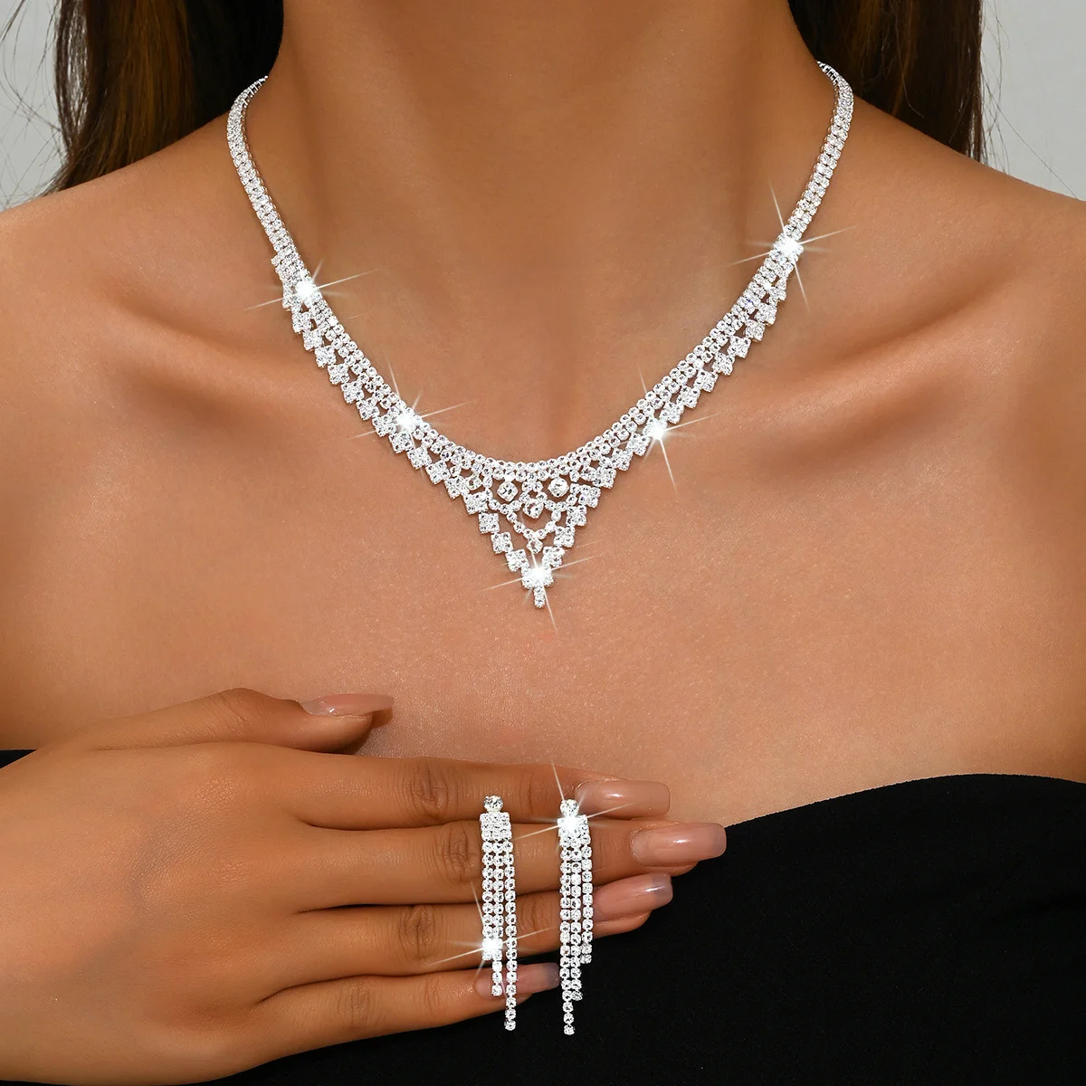 

New crystal zircon flower fringed earrings and necklace set - charming style. Ideal gift for your wife.