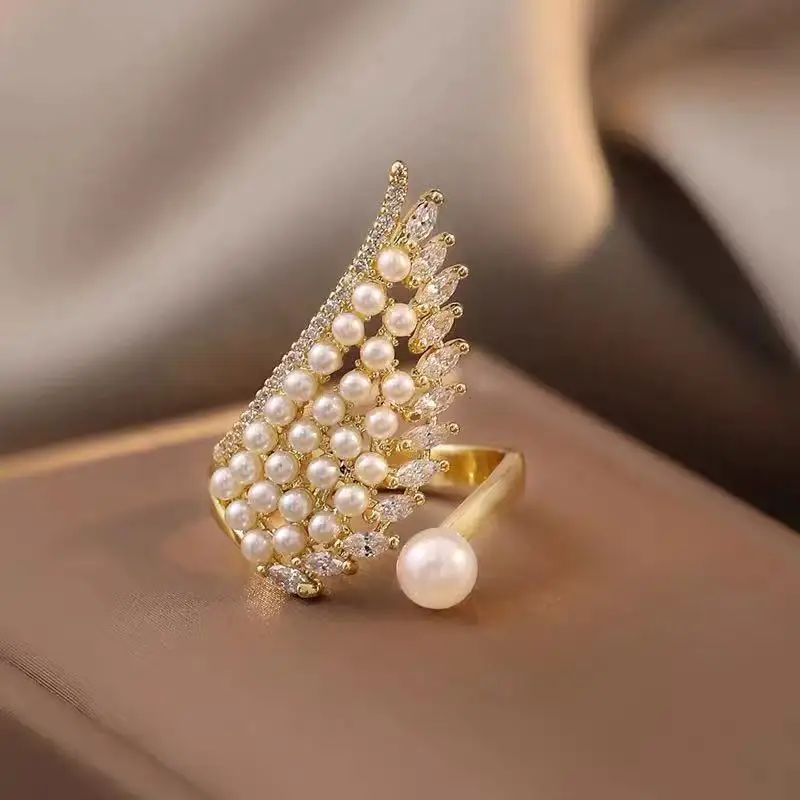 

Women's Fashion Luxury Finger Rings Small Pearl Exquisite Pave Angel Wing Female Charm Wedding Ring Jewelry Accessory Adjustable