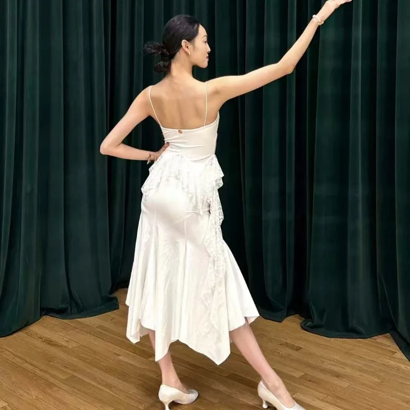 Robe de danse moderne personnalisée, tenue d'entraînement, ensemble de Performance, dentelle noire et blanche, gaze flottante, haut à bretelles, demi-jupe fendue