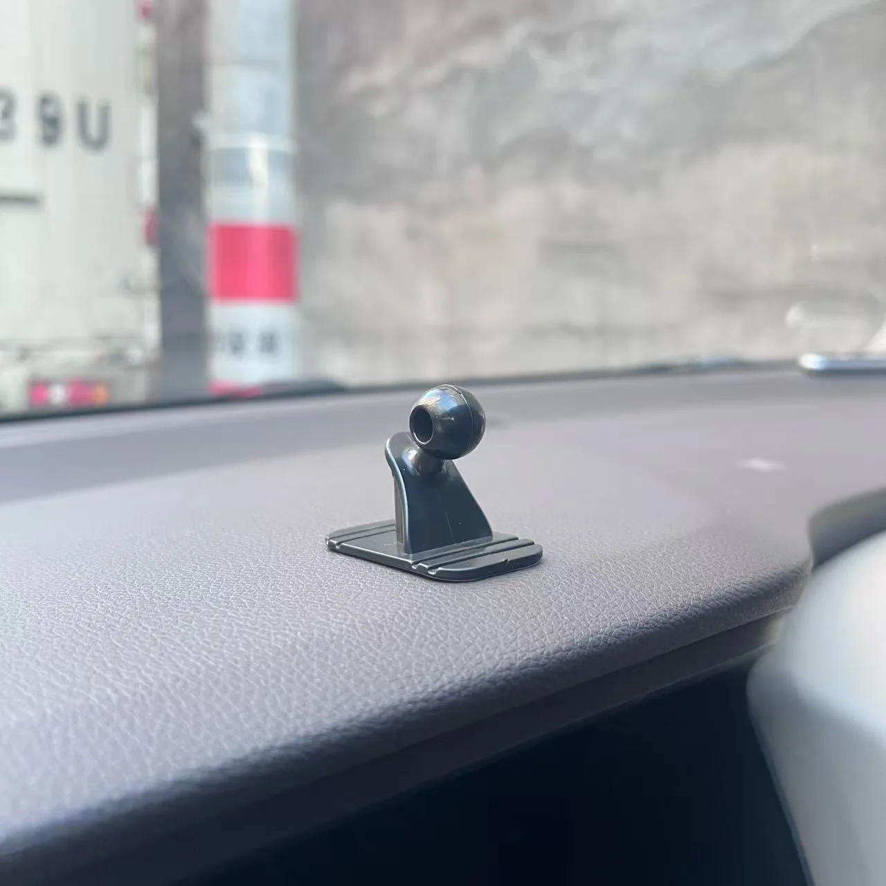 

5PCS multifunctional car phone holder accessories, car adhesive navigation base, air outlet, instrument panel support bracket
