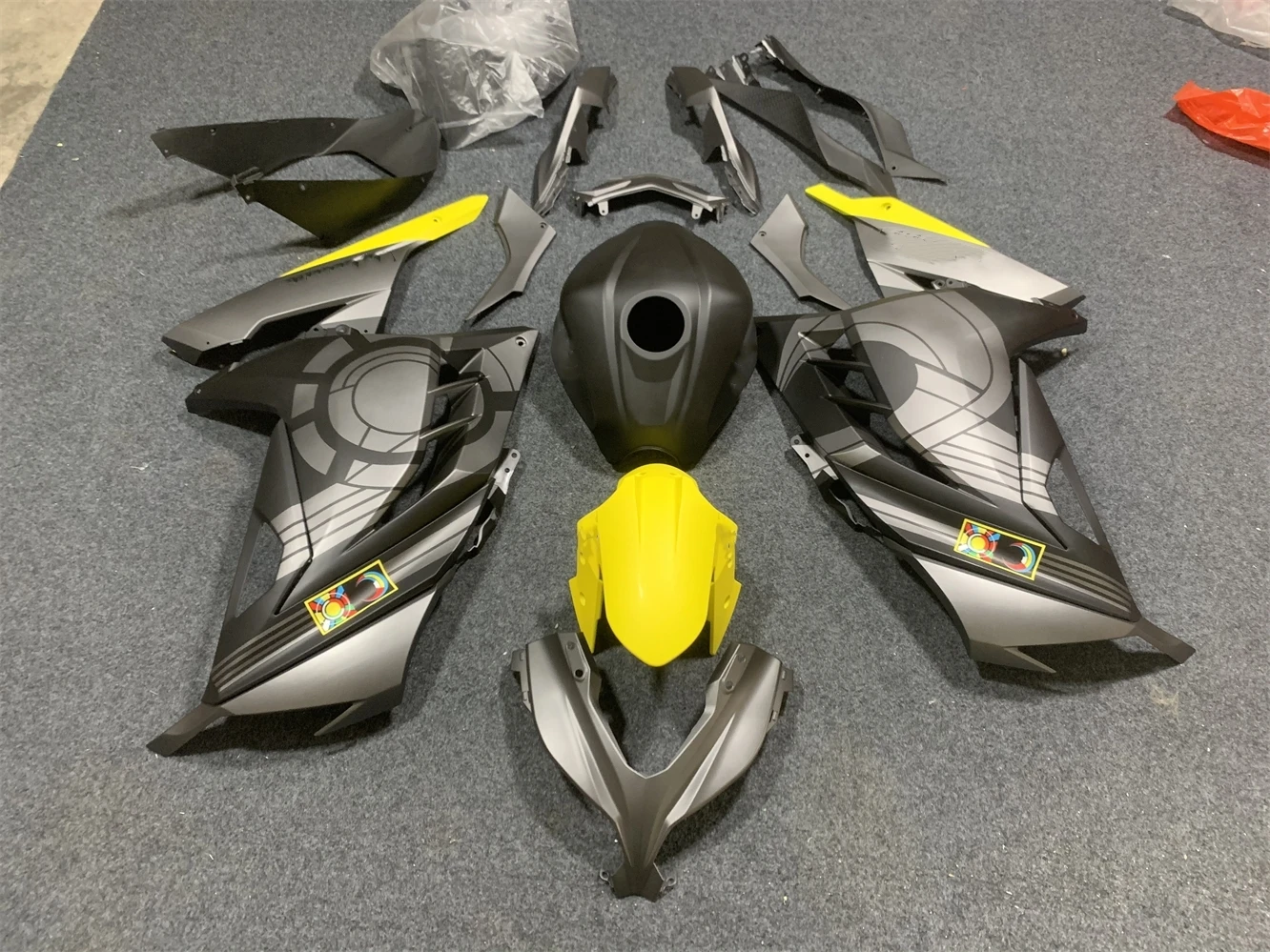 

Motorcycle Fairing Suitable for Kawasaki Ninja 250 Ninja 300 13-17 years ZX300 ZX250 2013 2014 2015 2016 2017 Fairing Grey Black