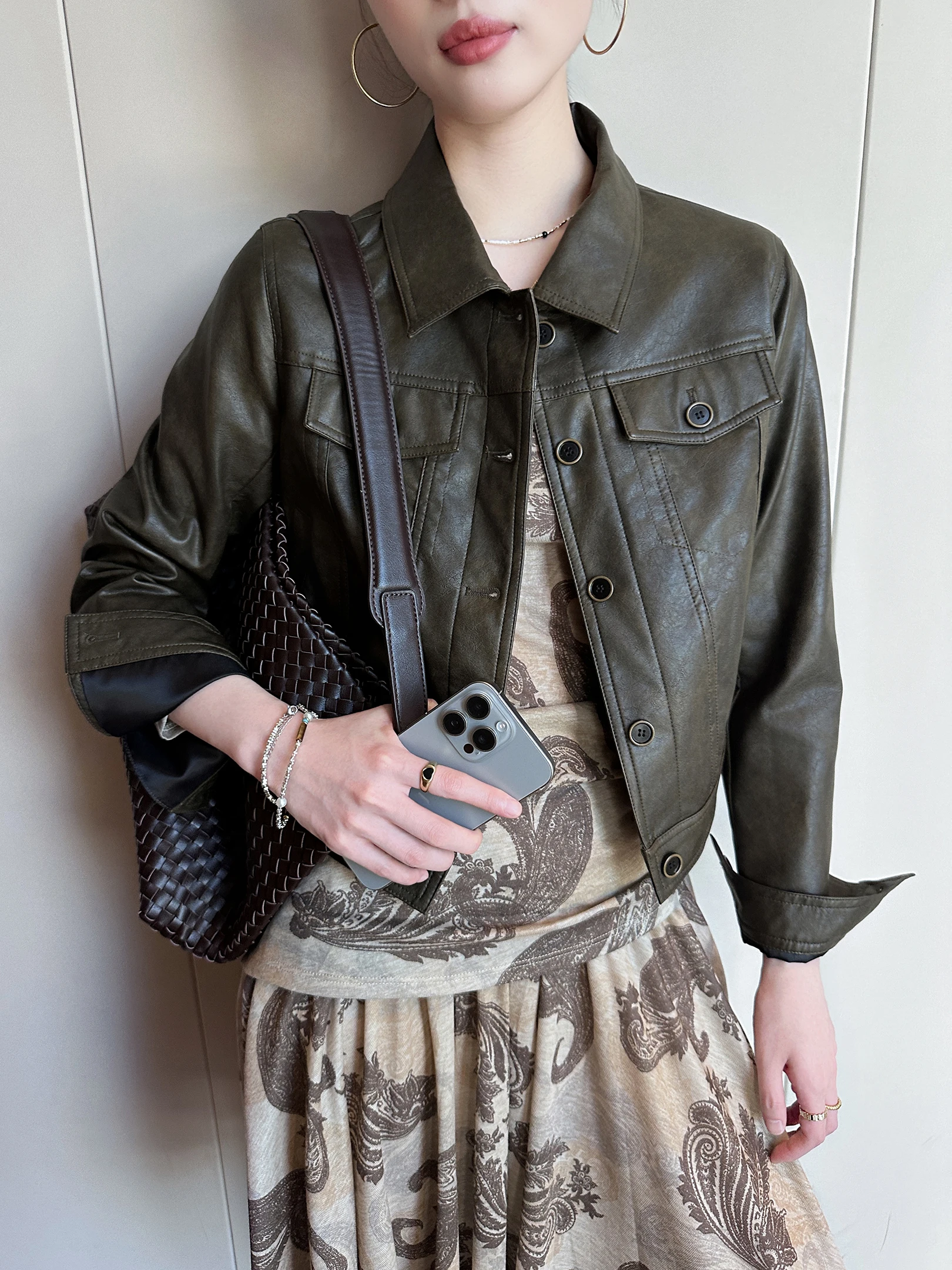 PIN 그린 브라운 칼라 긴팔 PU 가죽 재킷 여성용 2026년 봄 신상 빈티지 아메리칸 스타일 코트 숏 길이