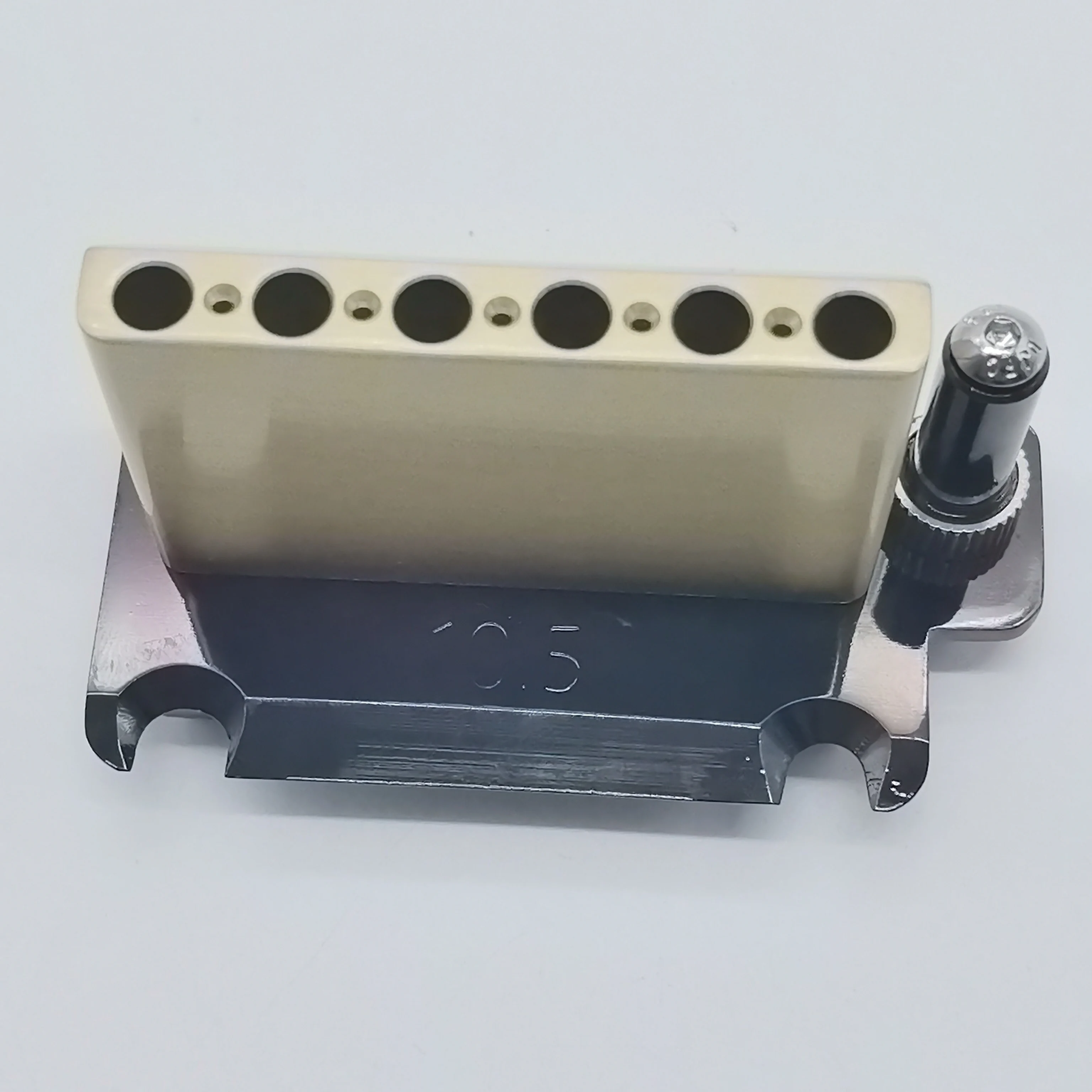 ブラックアップグレード版ブラスブロックトレモロ2ポイントブリッジ（ロック式ビブラート付き）525mm
