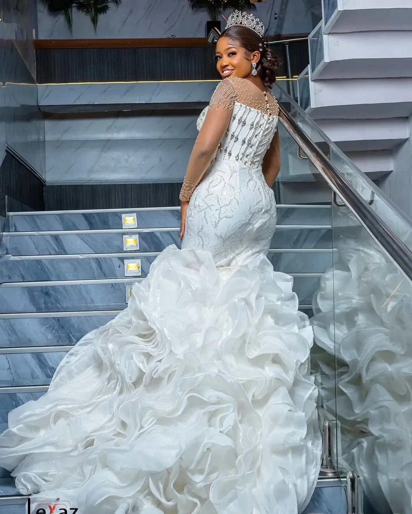 Customized Arabic Plus Size Ivory Lace Wedding Dresses Beaded Crystals Detachable Train Full Sleeves Bridal Gowns Dress