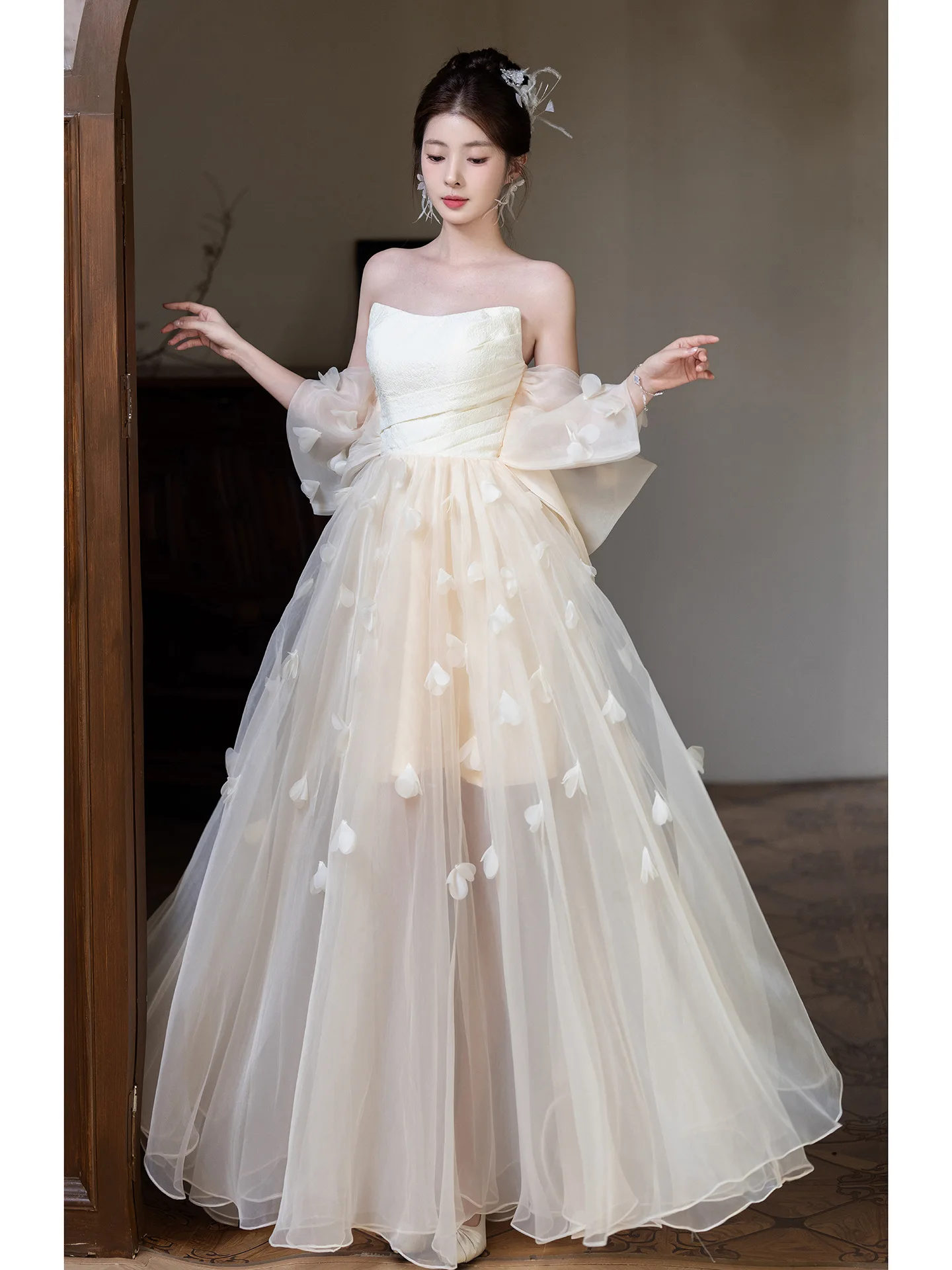 

Light Champagne Tulle Graduation Prom Gown Strapless A-line Chic Design Evening Dress Backless Lace Up Formal Banquet Dresses